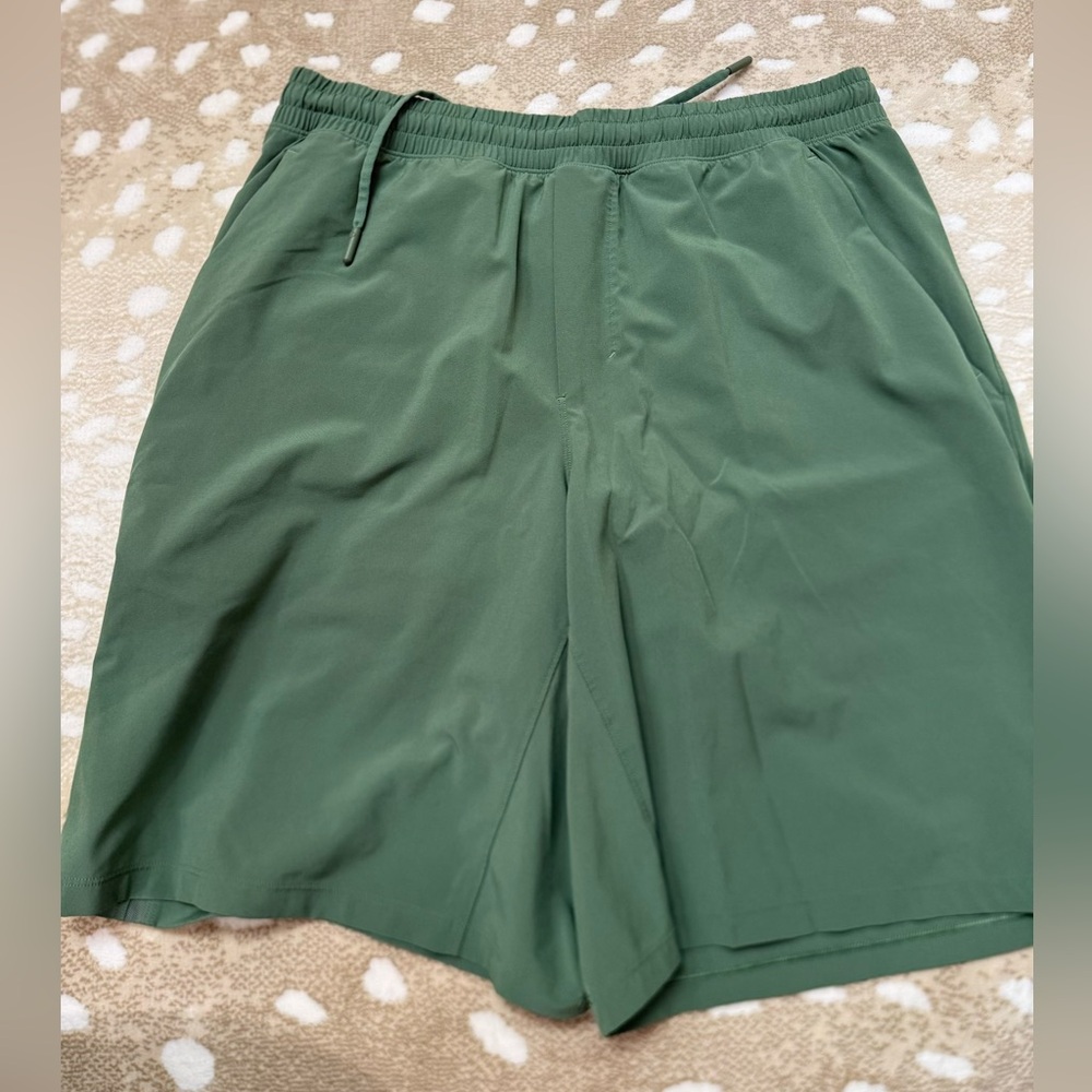 lululemon athletica Men's Athletic Shorts in Forest Green